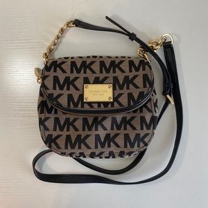 Micheal Kors crossbody purse
